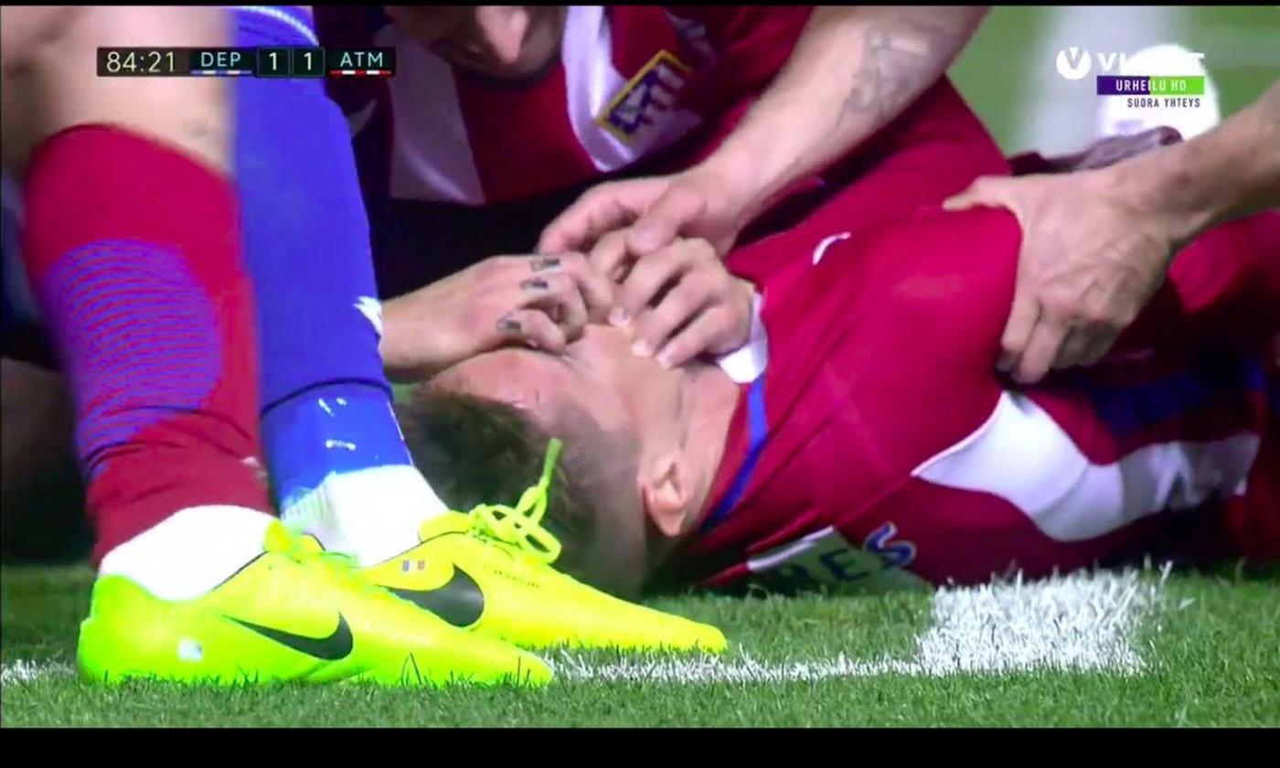 Drama in Spain as Fernando Torres loses consciousness (video)