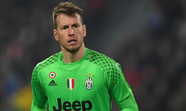 Juve, incontro con l'agente di Neto: niente sconti per l'addio