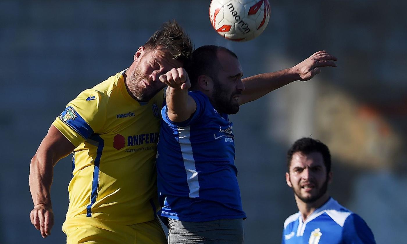 I picchiatori del Canelas: altri colpi dopo la ginocchiata in faccia all'arbitro?