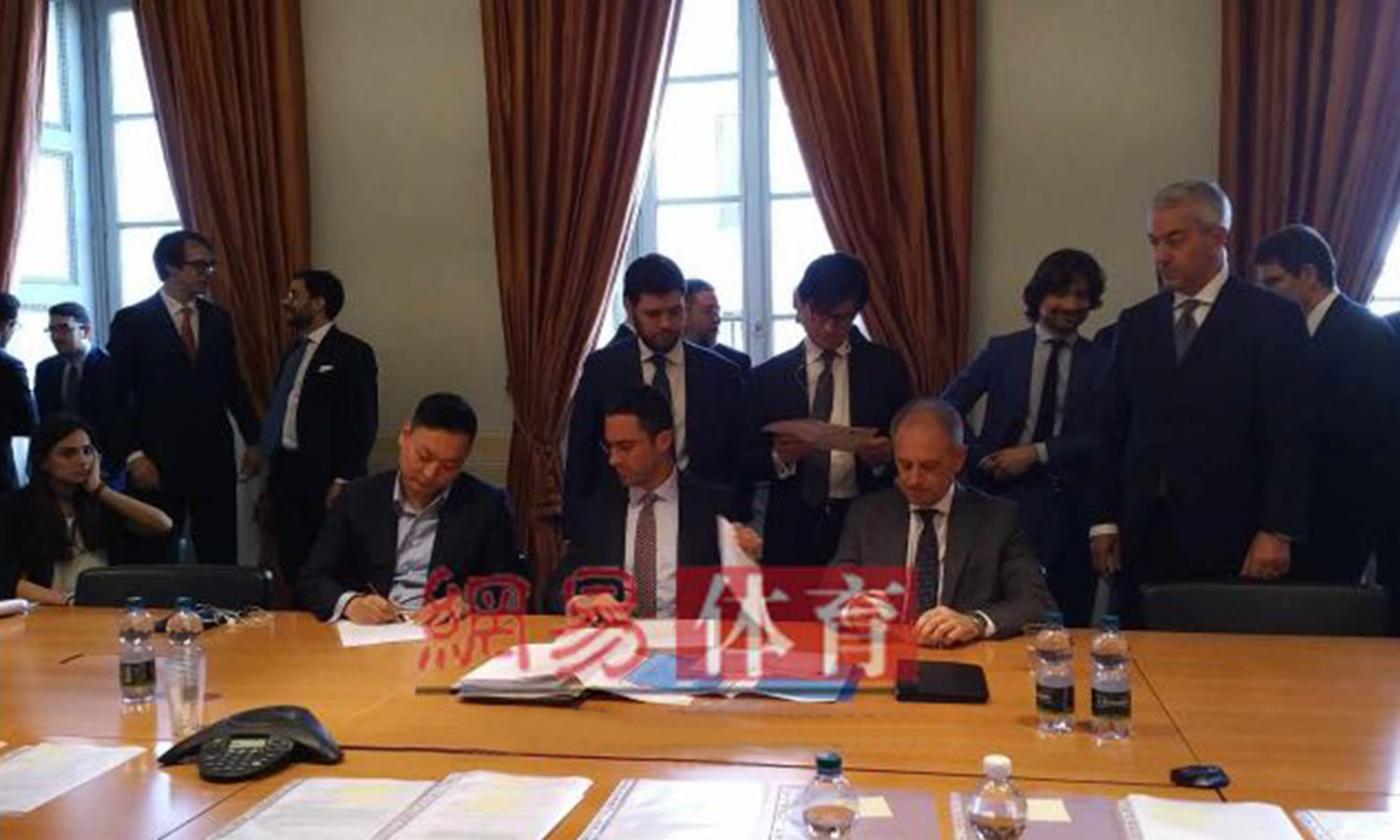 Watch: Berlusconi & Galliani ready to step down as Han Li signs agreement to acquire AC Milan