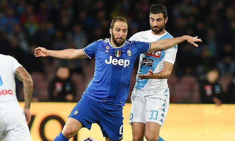 Napoli, no al Valencia per un difensore
