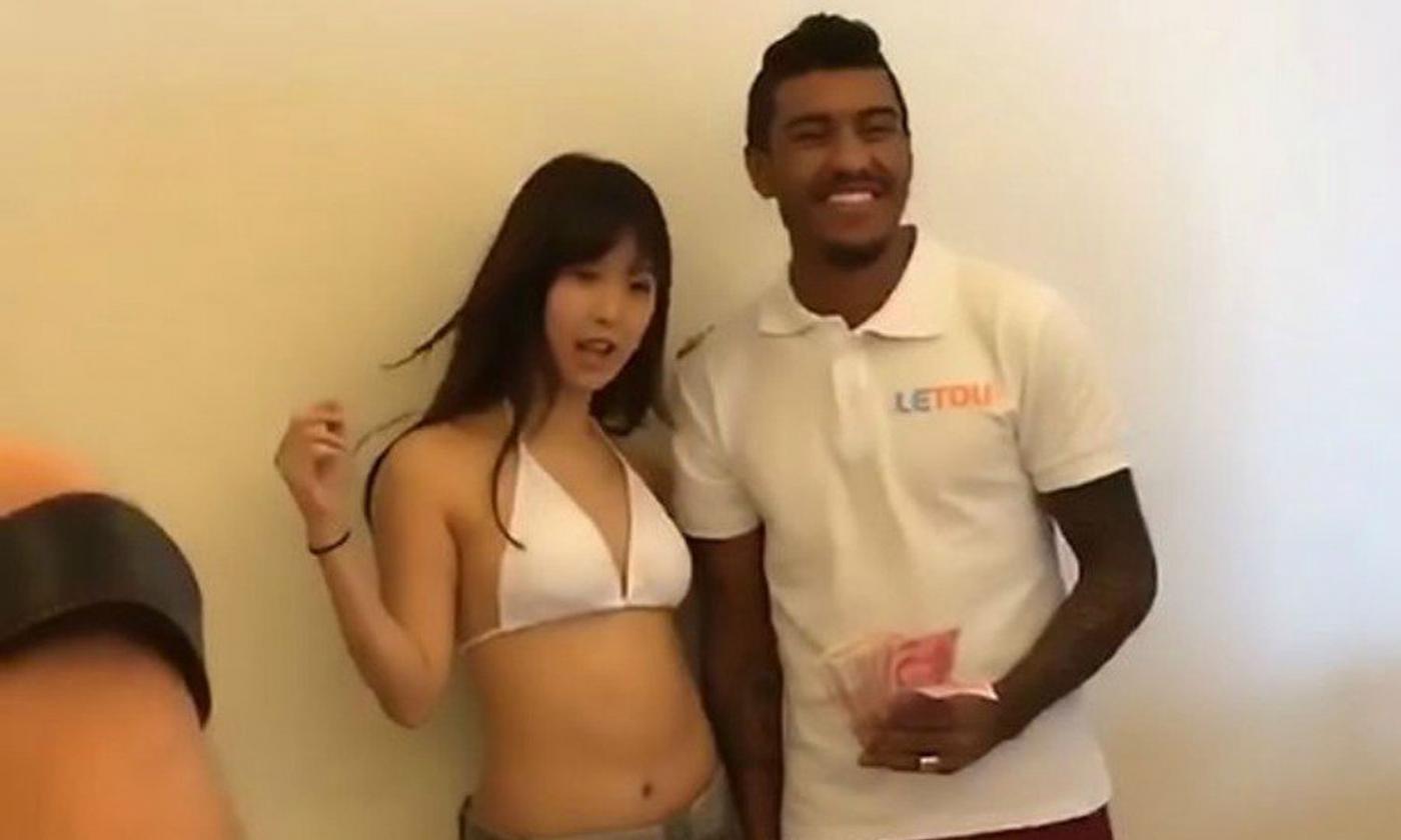 Spot con una pornostar, Paulinho rischia l'espulsione dalla Cina VIDEO