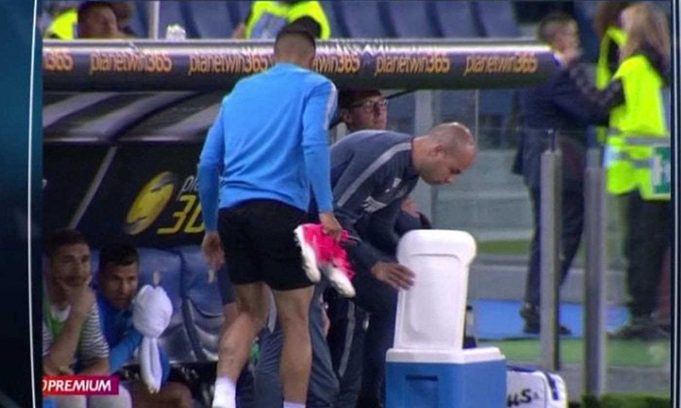 Furious Inter starlet walks off the bench minutes before final whistle as an act of protest