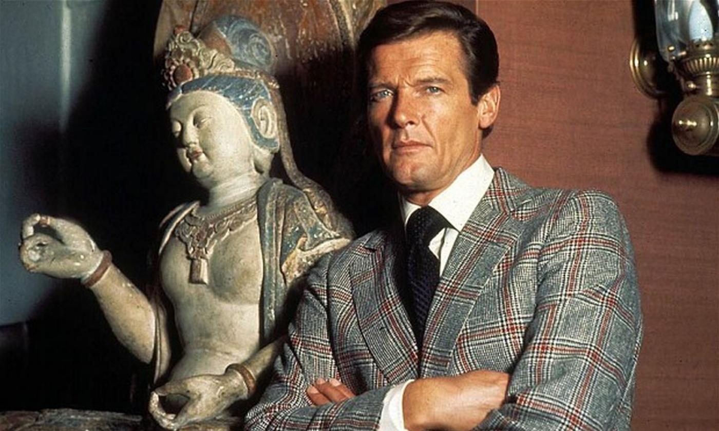 E' morto Roger Moore, il James Bond più longevo di tutti: aveva 89 anni