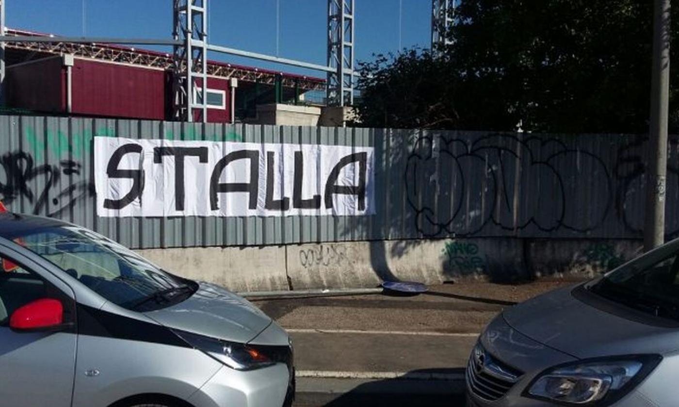 Il derby Juventus-Torino si accende: striscione 'Stalla' fuori dal Filadelfia