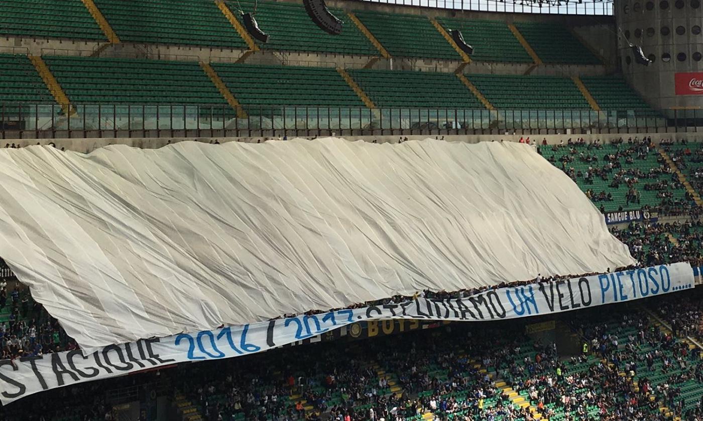 Inter, tutto il Meazza compatto contro la squadra