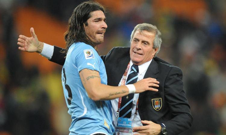 Che fine ha fatto? 'El Loco' Abreu, dal cucchiaio ai Mondiali 2010 al Guinness