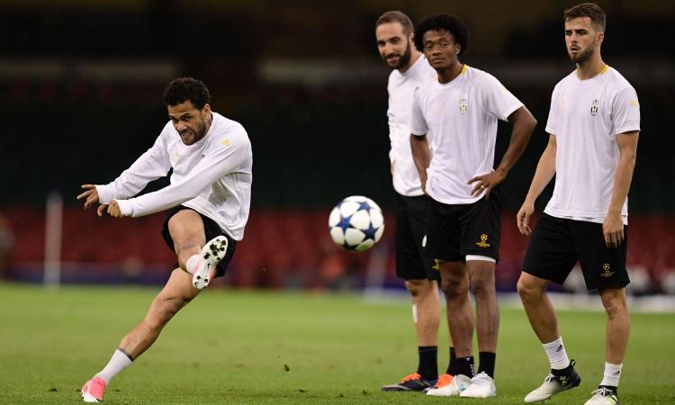 Juve, attenta: Conte e Guardiola vogliono Dani Alves