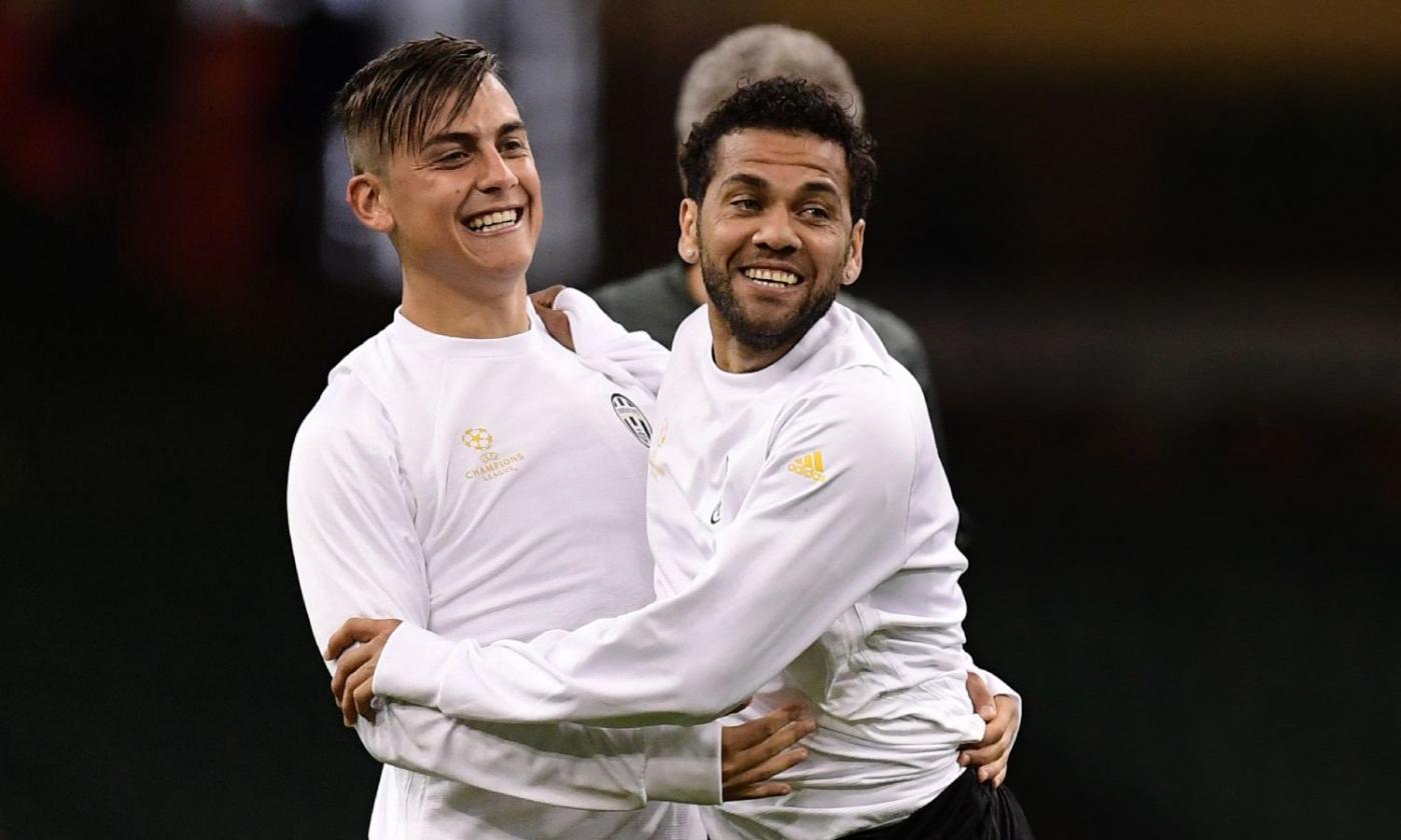 Juve, gli auguri di Dybala a Dani Alves FOTO