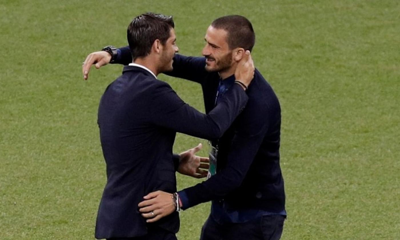 Juve, Morata saluta i vecchi compagni: che abbraccio con Bonucci! FOTO