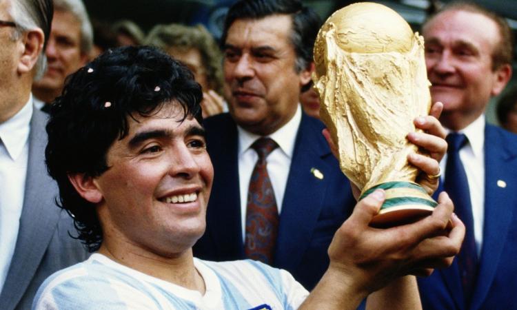 Maradona: il Napoli, l'Argentina, i successi e le cadute, tutti i momenti della vita di una leggenda FOTO