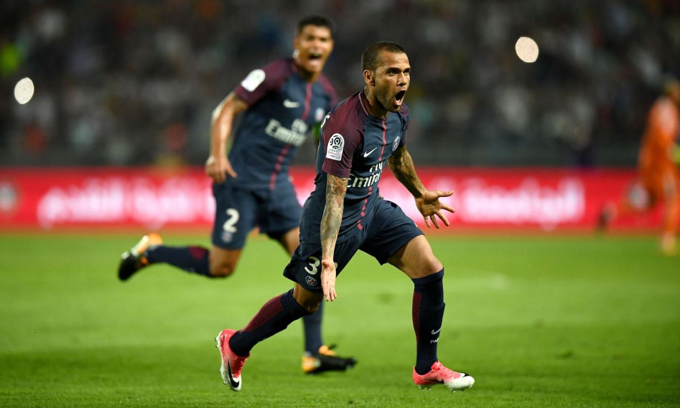 Cavani re di Parigi, Dani Alves nella top 11 VIDEO