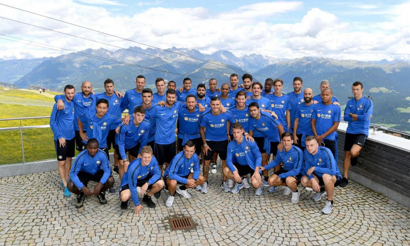 Man Utd target frowns in team photo as Inter reject €45m bid