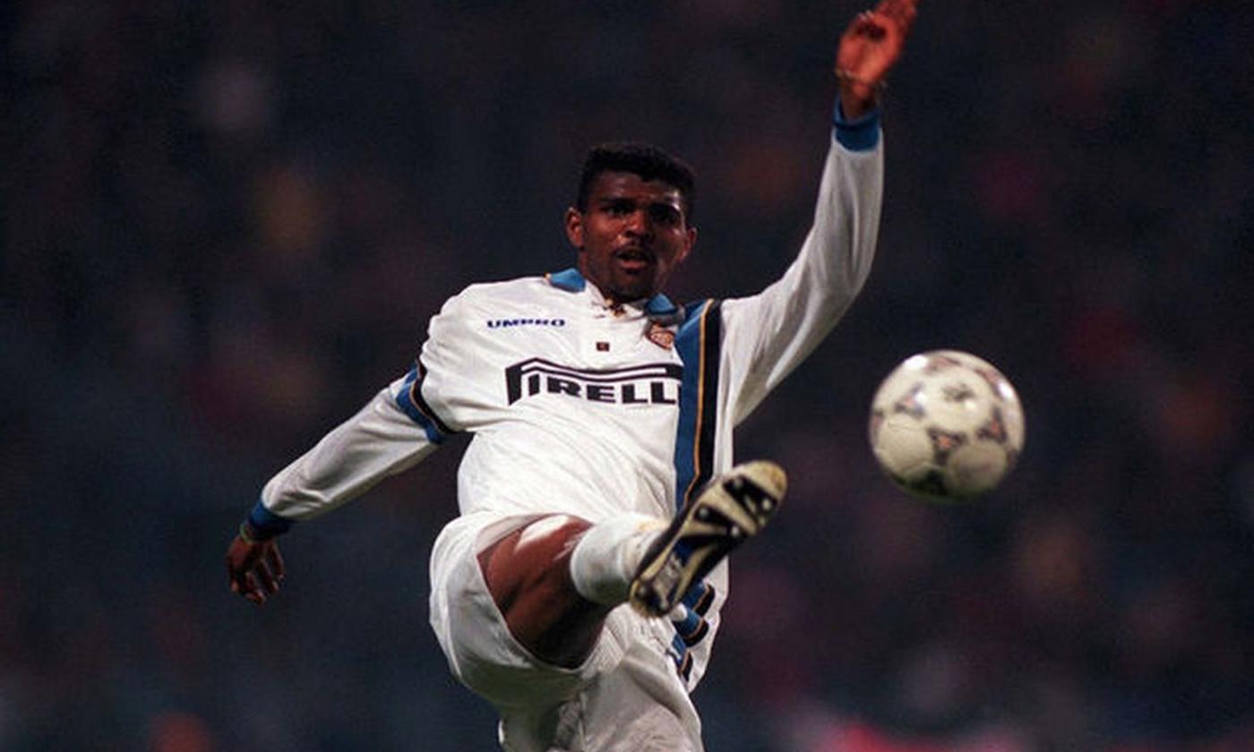 Ex Inter, Kanu disperato. Spariti tutti i trofei vinti in carriera: 'È il giorno più triste della mia vita' 