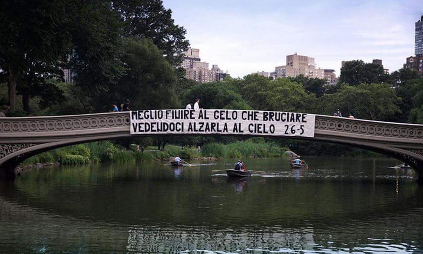 Pics- Here is how the Lazio fan club of New York greeted Roma in the Usa