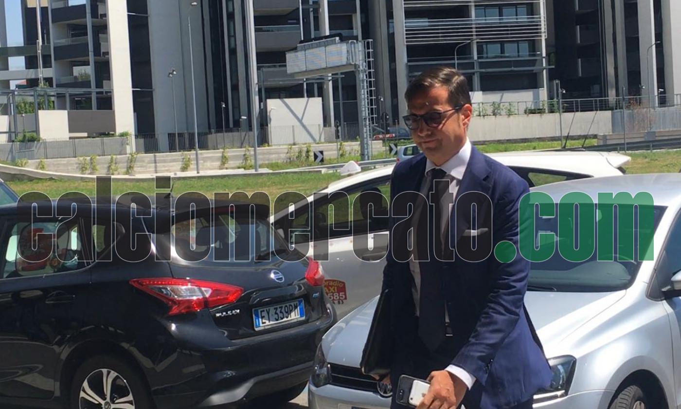 Breaking: agent of Arsenal target arrives at AC Milan headquarter to discuss potential move