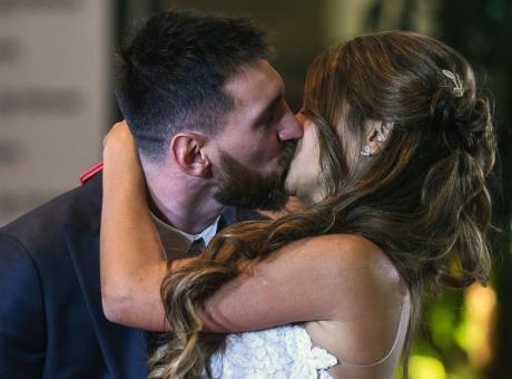 Barcellona, chiude il negozio delle mogli di Messi e Suarez