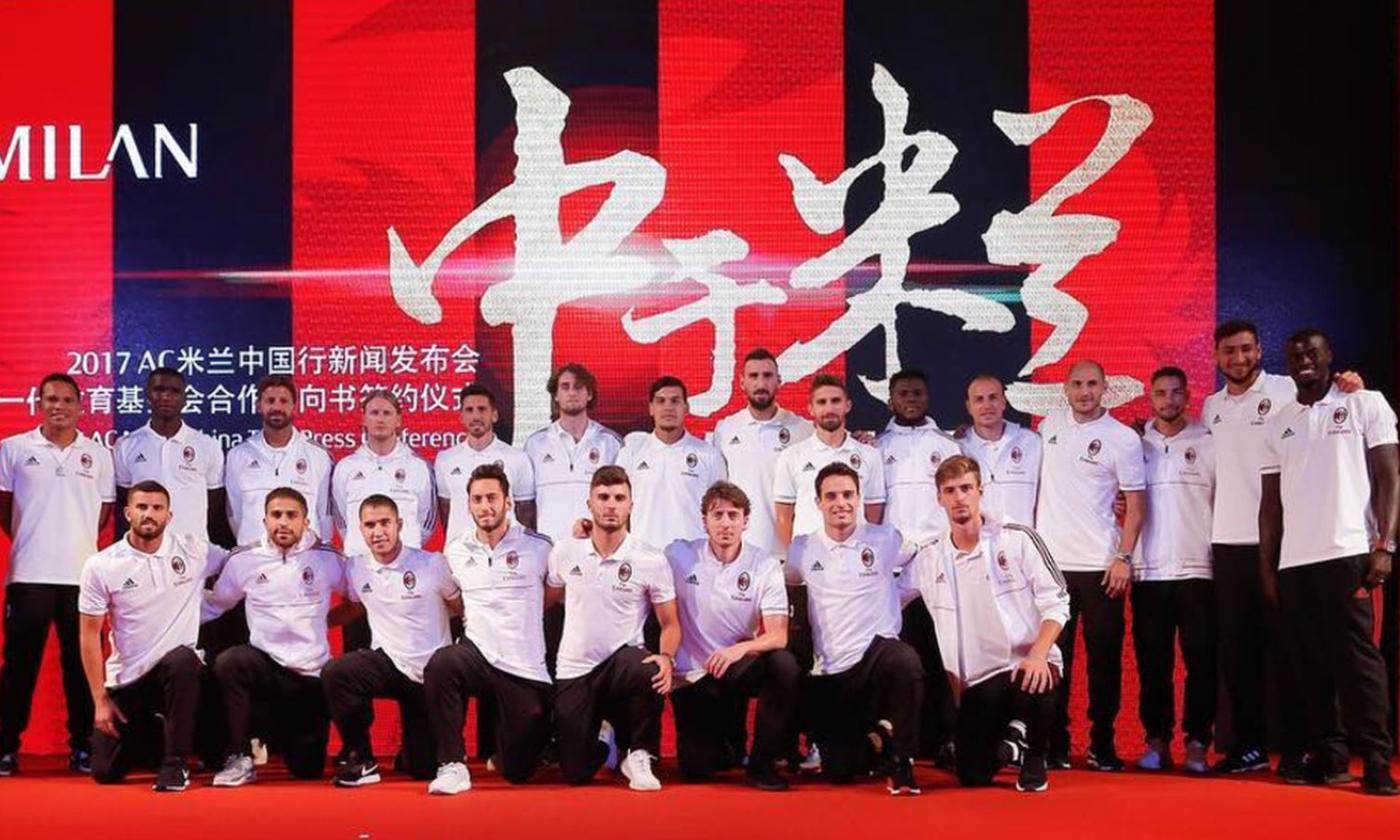 Milan, foto di gruppo in Cina