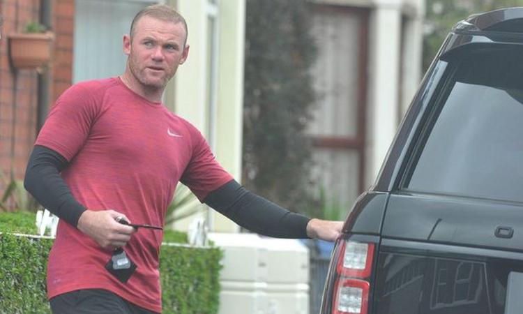 Scandalo Rooney, ubriaco molesto e a torso nudo: fu arrestato a dicembre negli Stati Uniti