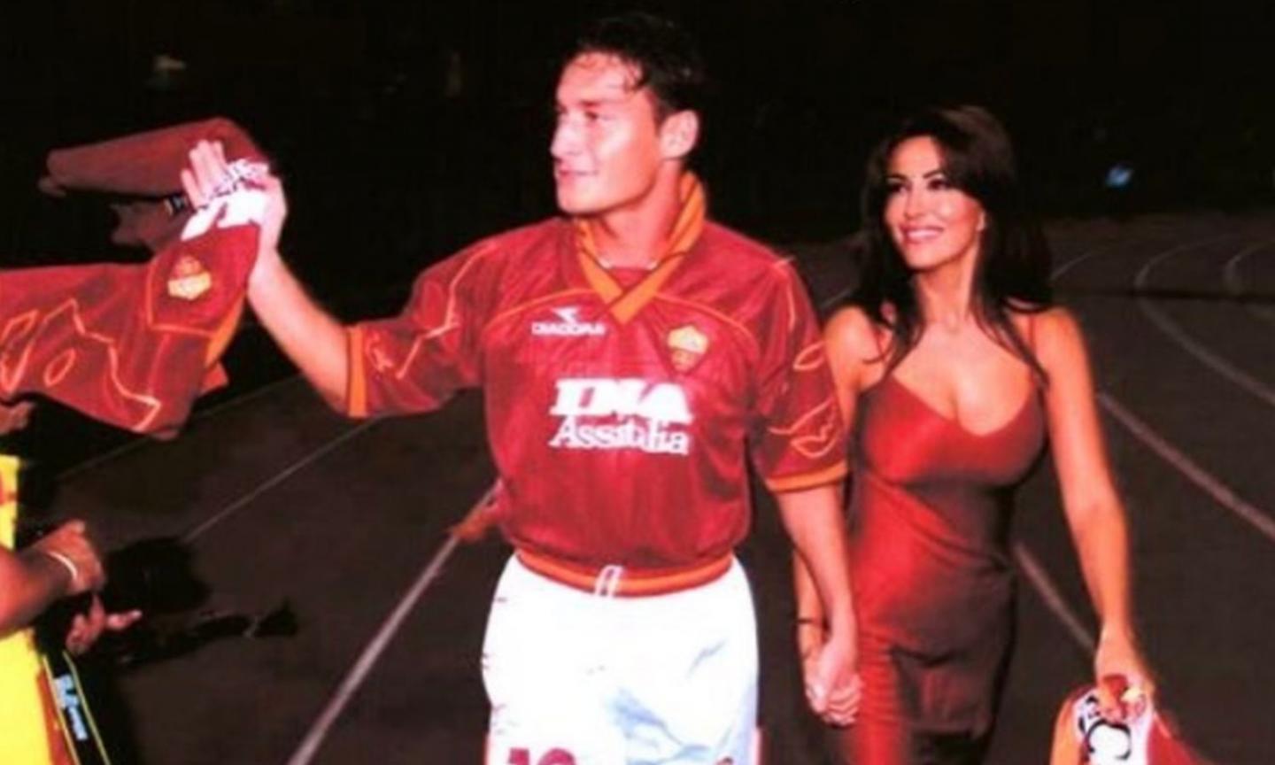 Totti ricorda il suo esordio: 'Sono passati 27 anni. L'amore per la Roma non avrà mai fine' FOTO e VIDEO 