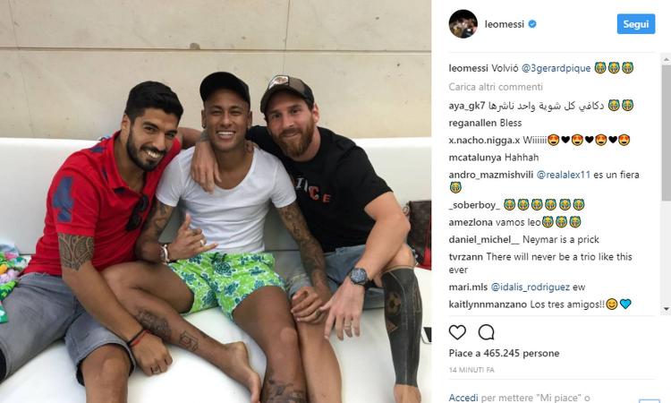 Neymar a Barcellona, Messi prende in giro Piqué: 'È tornato!'