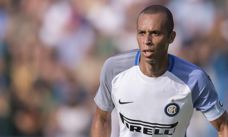 Inter, la seconda vita di Miranda. Salvato dal mercato, resta in scadenza?