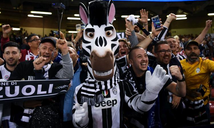 Juve, inno di Mameli durante il minuto di silenzio per Anna Frank