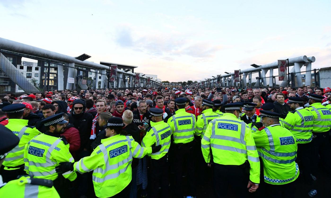 Arsenal-Koln delayed after troubles with fans