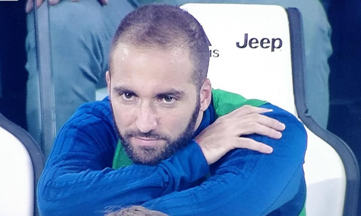 Juve, Higuain in panchina e il web si scatena FOTO