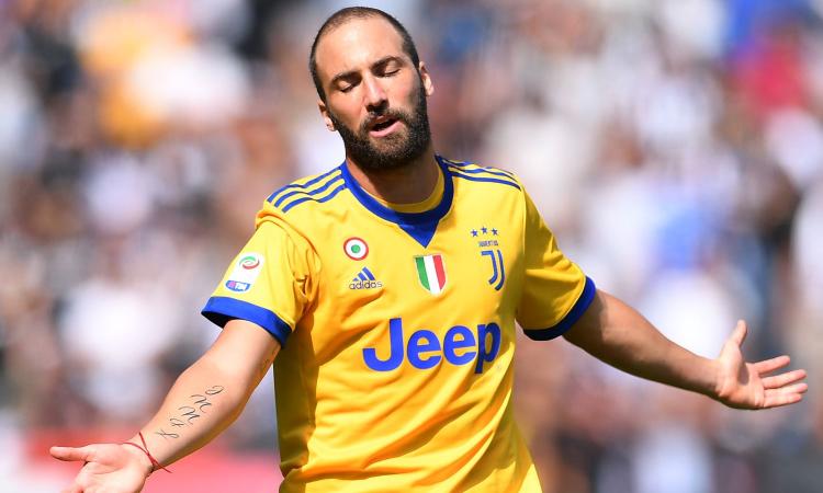 Higuain corre troppo e segna poco: Allegri lo snatura, Sampaoli lo ignora