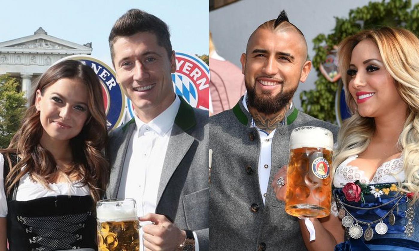 Il Bayern stenta, ma si diverte all'Oktoberfest: da Ancelotti a Vidal, tutte le FOTO