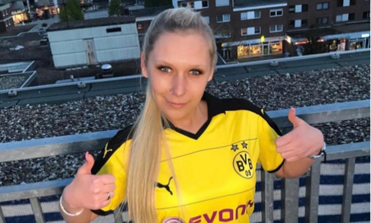 Germania, squadra sponsorizzata da una pornostar: 'Eccitante!' FOTO e VIDEO