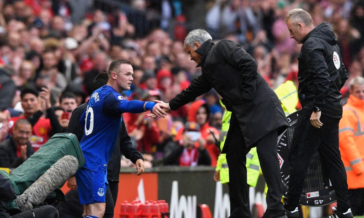 Man United, poker all'Everton e primo posto. L'applauso a Rooney è da brividi