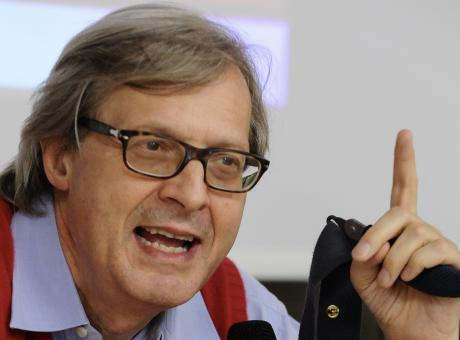 Sgarbi insulta Barbara D'Urso in diretta tv: 'La denuncio!' VIDEO