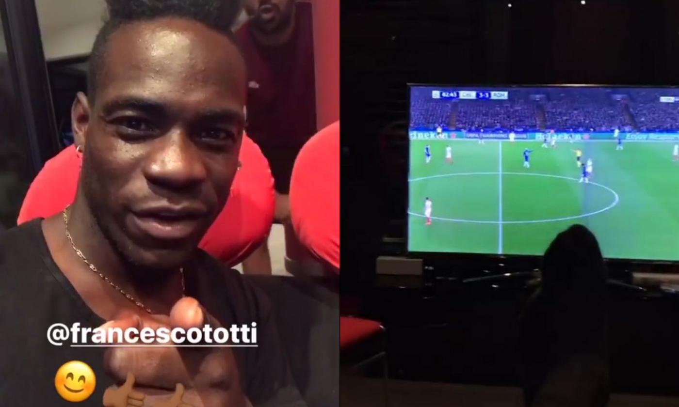 Balotelli esulta all'autogol della Juve e chiama Totti: 'Tifate contro la Lazio'