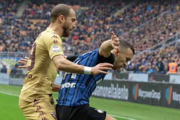De Silvestri Torino Perisic Inter contrasto