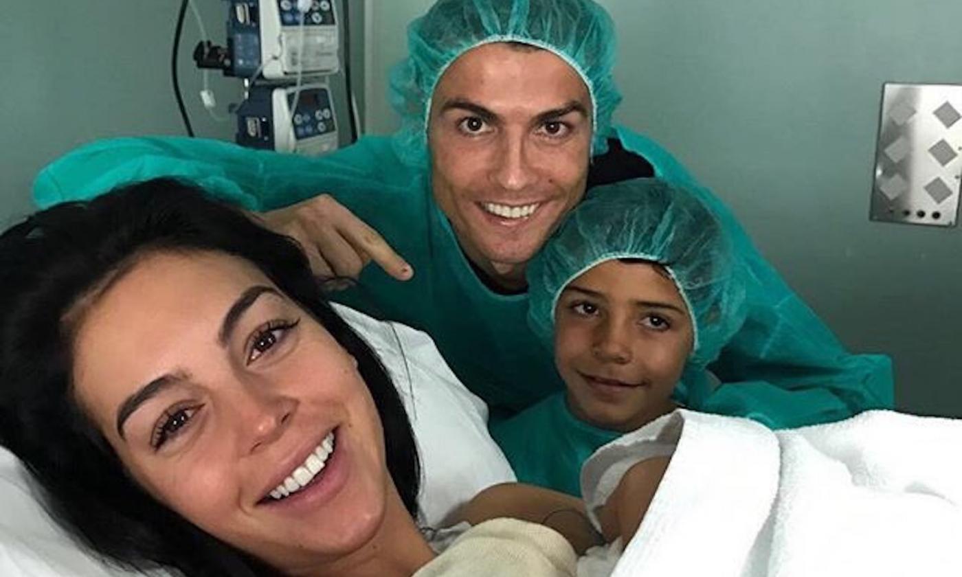 Cristiano Ronaldo papà per la quarta volta: è nata Alana Martina FOTO e VIDEO