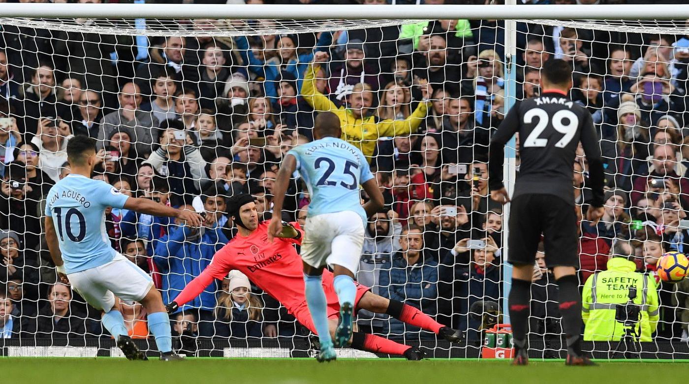 Il City non sbaglia mai, decima vittoria su undici: 3-1 all'Arsenal