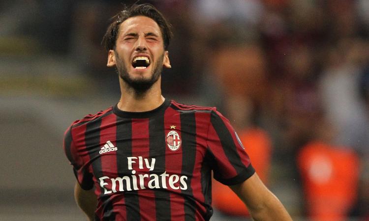 Calhanoglu: 'Ancora triste per ieri. Difficile accettare ciò che è successo, ora due match cruciali'