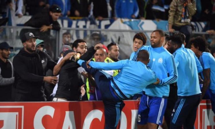 Ag. Evra: 'Ha sbagliato, ma non si ritira. Il Napoli? Non escludiamo nulla'