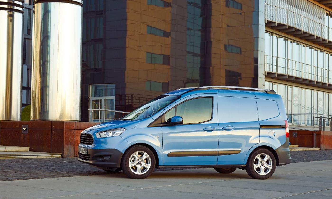 Ecco Ford Transit Courier: il veicolo commerciale compatto e funzionale