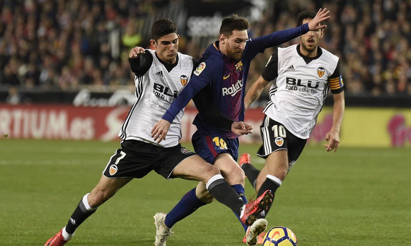 Il Barcellona fa 1-1 a Valencia e rimane a +4: clamoroso gol non dato a Messi