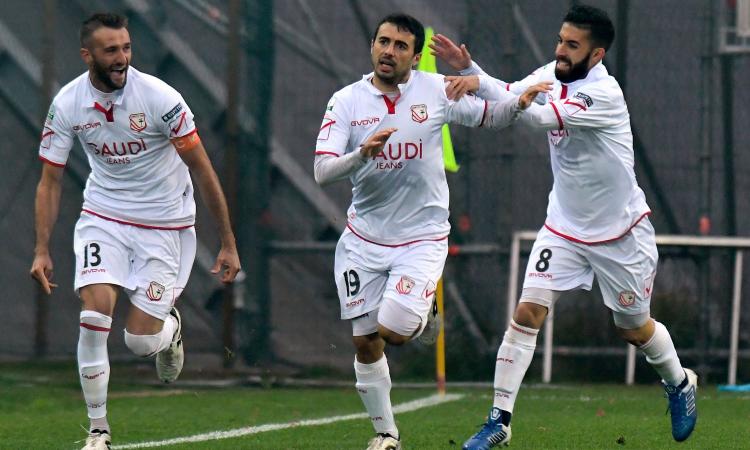 Serie B: Bari fermato dallo Spezia. Crisi Pescara: ko in casa con il Carpi