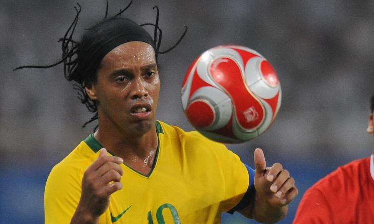 Brasile: Ronaldinho si sposa con 2 donne, ecco dove e quando