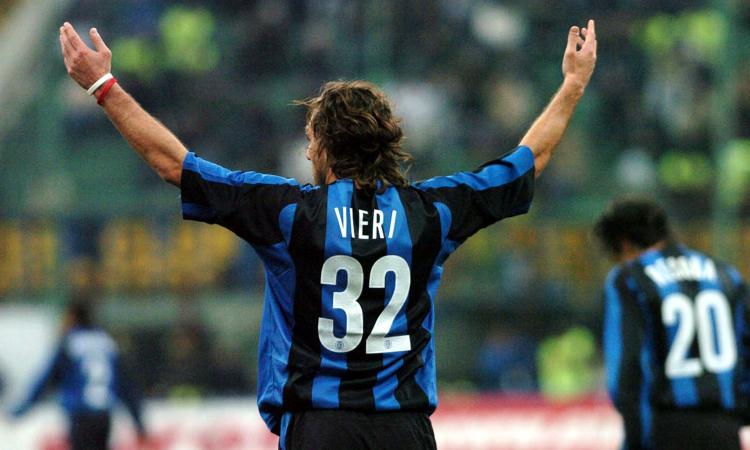 Vieri leggenda dell'Inter: ufficiale il suo ingresso nella Hall Of Fame nerazzurra. E Materazzi se la ride...