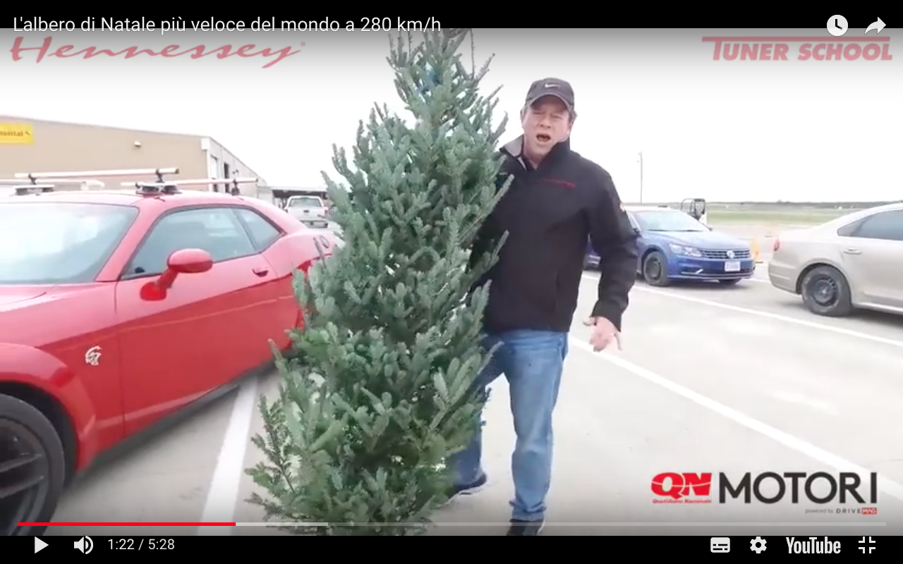 PIT STOP: l'albero di Natale più veloce del mondo viaggia a 280 km/h VIDEO