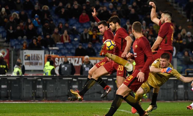 Roma col fiatone: col Cagliari decidono Fazio e il Var, la vetta è a 4 punti VIDEO