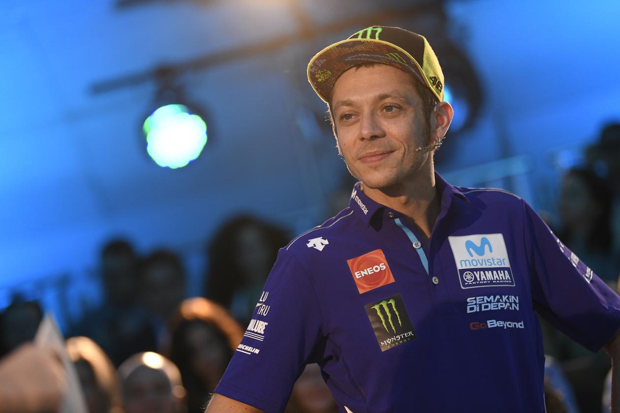 UFFICIALE, Valentino Rossi rinnova con la Yamaha fino al 2020. In MotoGP fino a 41 anni! 