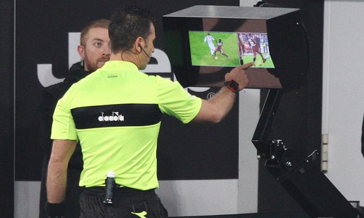 Sampdoria-Lecce: i 6 arbitri