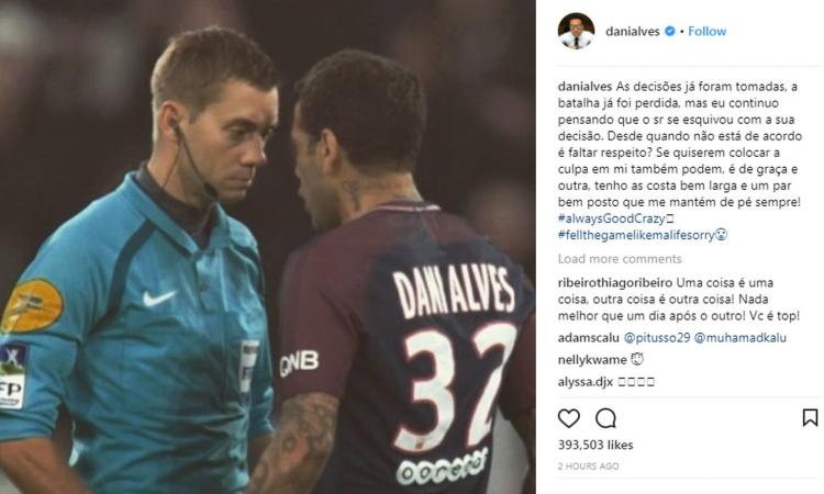 Momenti Di Gioia: Dani Alves, rosso a luci rosse: 'Arbitro, ho un palo qui sotto'